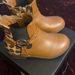 NEW! Tamarind toddler booties SZ 10c